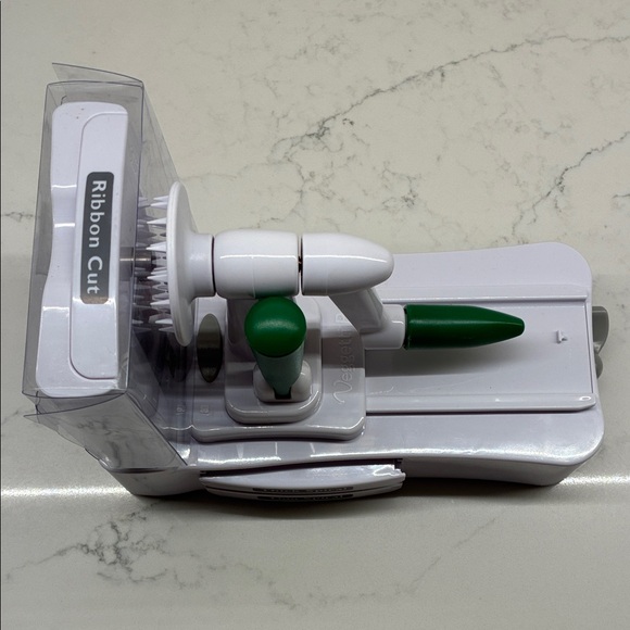 Veggetti Pro Table-Top Spiral Vegetable Cutter - Picture 9 of 16